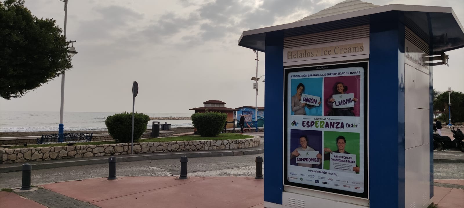 mupi Málaga campaña Feder Sara ataxia telangiectasia Aefat 2