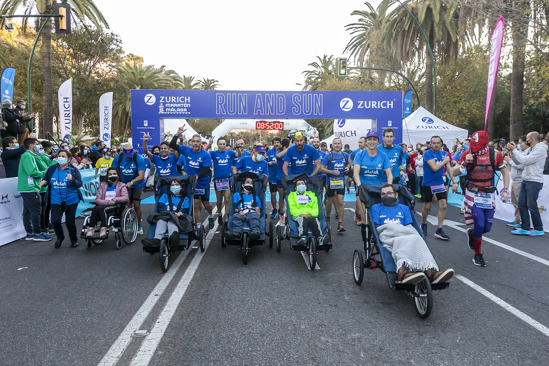 1 Equipo Zurich Aefat en Maratón Málaga 2021 salida