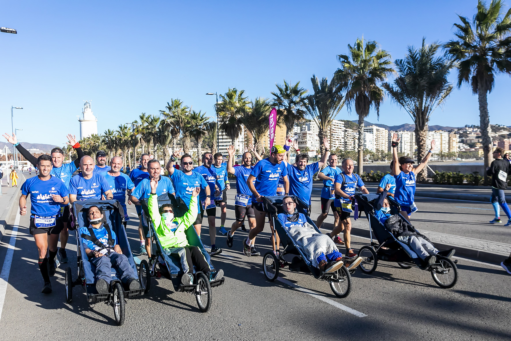 2 Equipo Zurich Aefat en Maratón Málaga 2021 La Farola