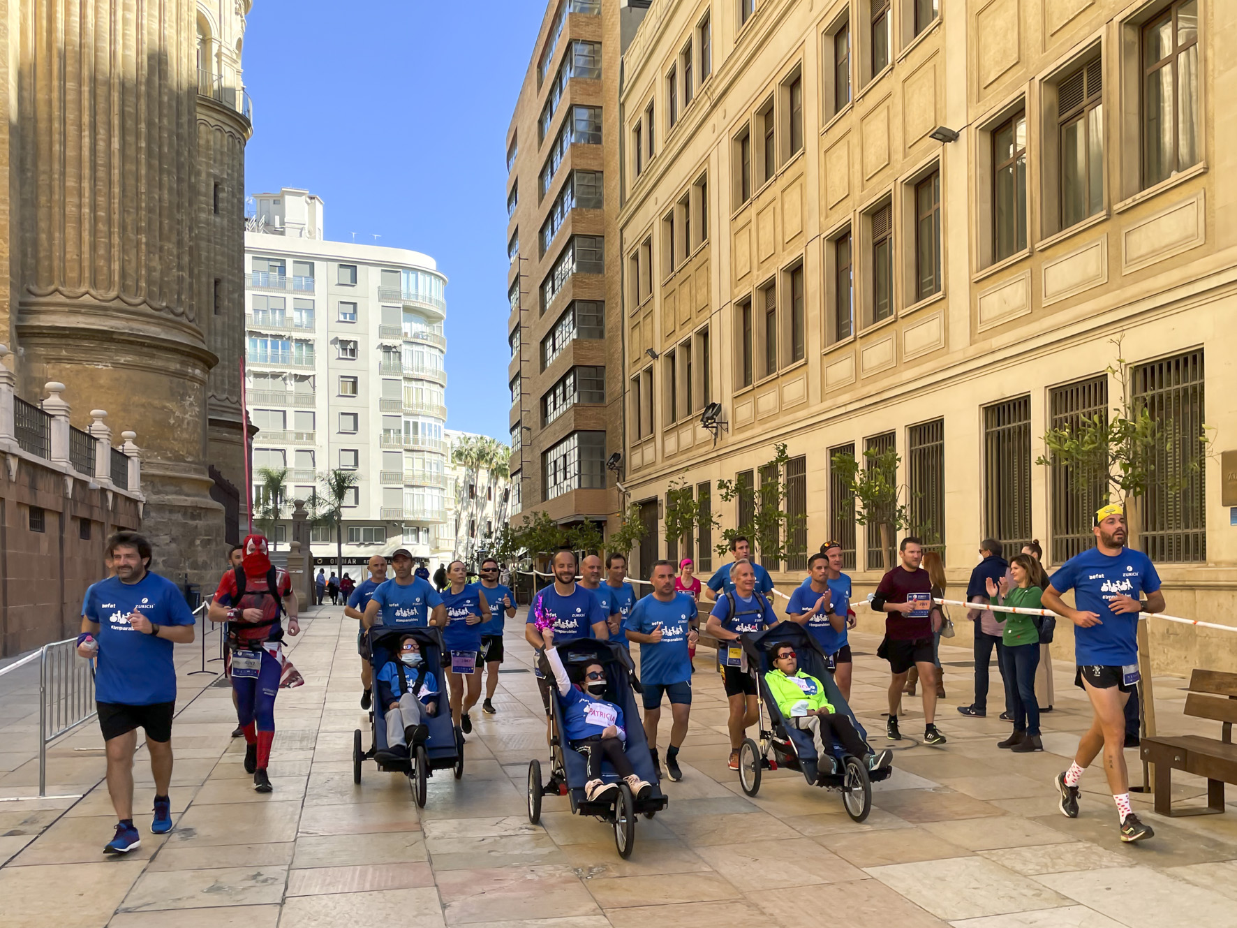 4 Equipo Zurich Aefat en Maratón Málaga 2021 catedral