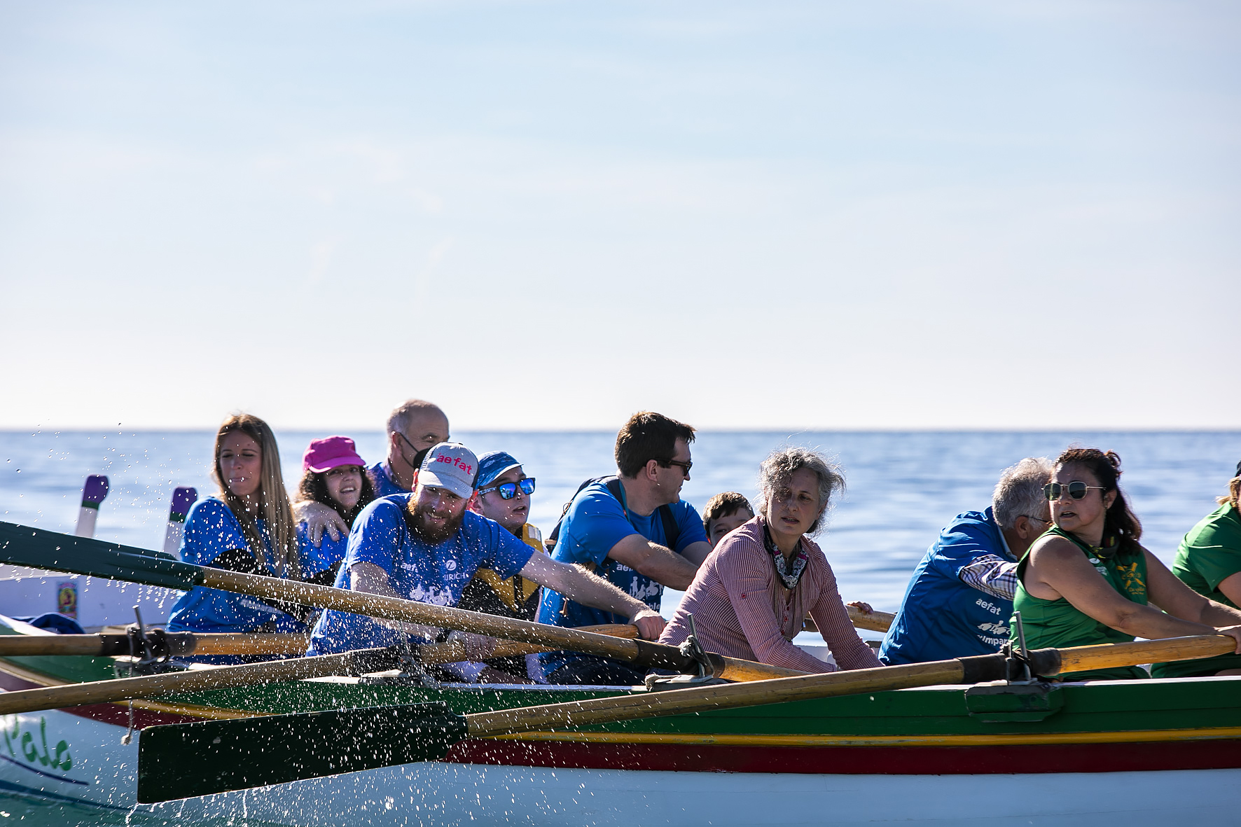 Equipo Zurich Aefat en Maratón Málaga 2021 sábado remo jábega