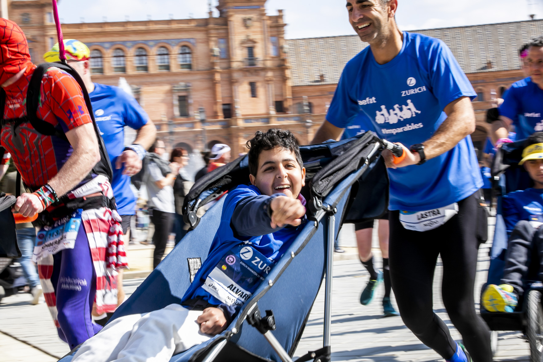 Equipo Zurich Aefat en Zurich Maratón Sevilla 2022 Foto Xavier dArquer Álvaro