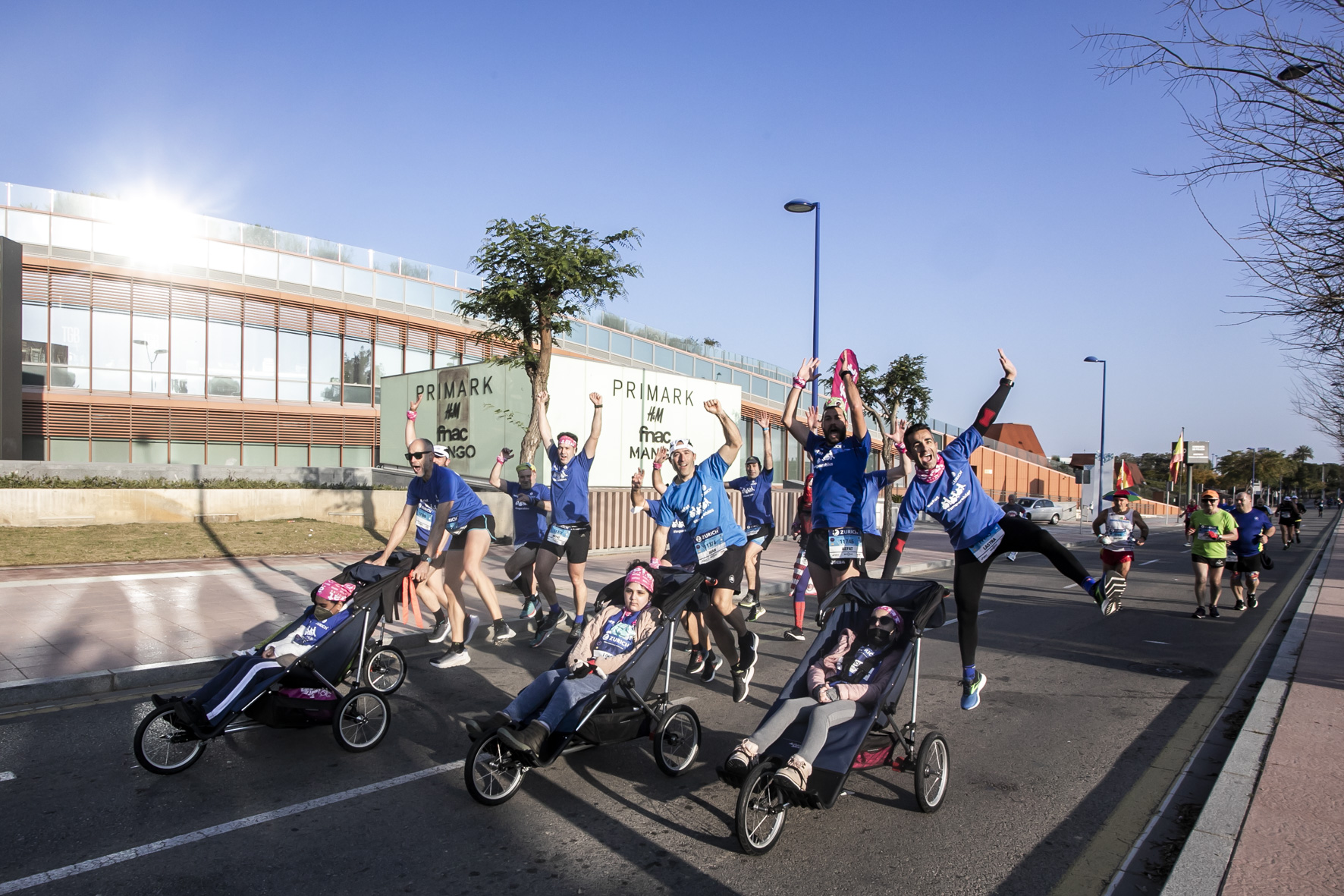 Equipo Zurich Aefat en Zurich Maratón Sevilla 2022 Foto Xavier dArquer 1