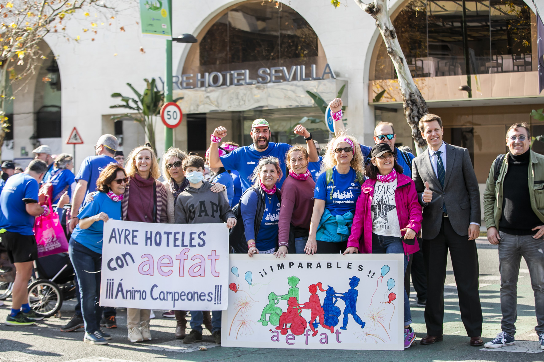 Equipo Zurich Aefat en Zurich Maratón Sevilla 2022 Foto Xavier dArquer Ayre Hoteles