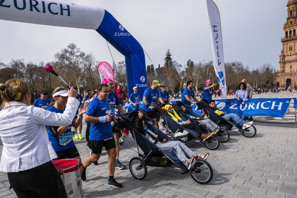 EQUIPO ZURICH AEFAT en Plaza España Sevilla Foto Xavier dArquer
