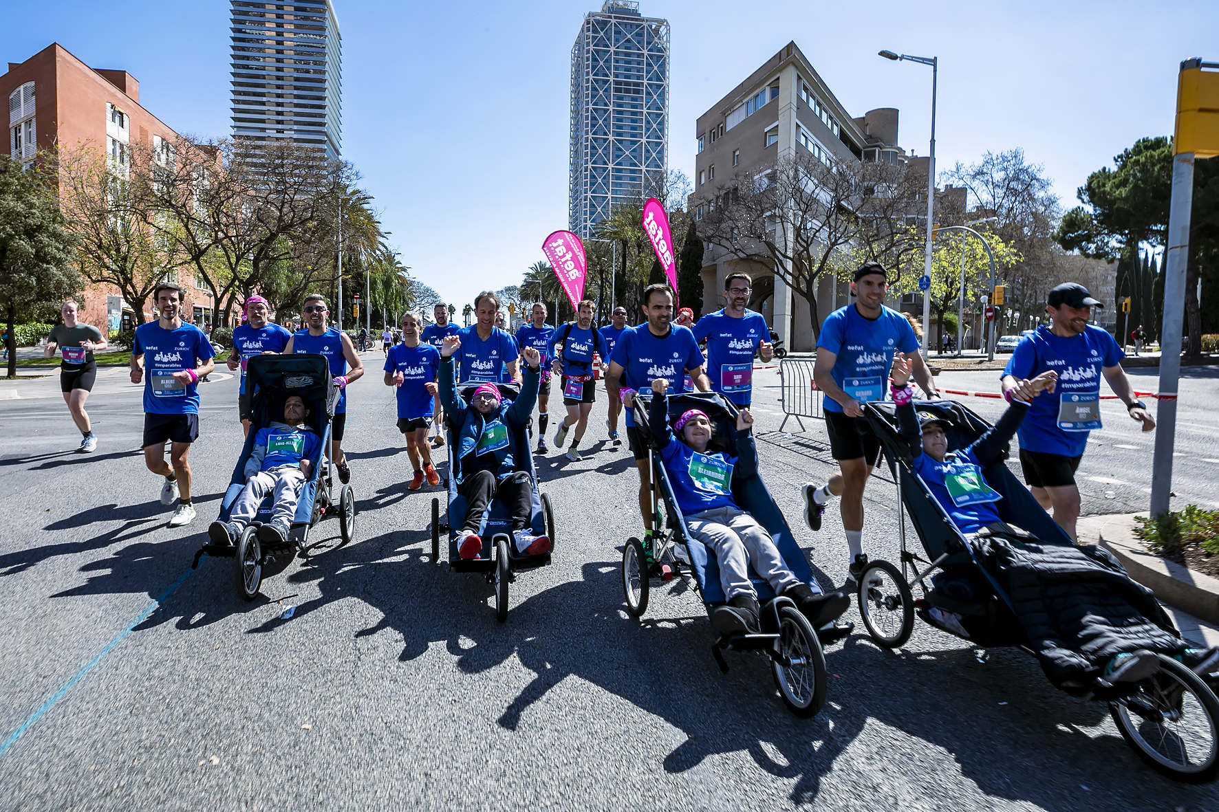 Equipo_Zurich_Aefat_en_Marató_Barcelona_2023_Foto_Xavier_dArquer_3.jpg