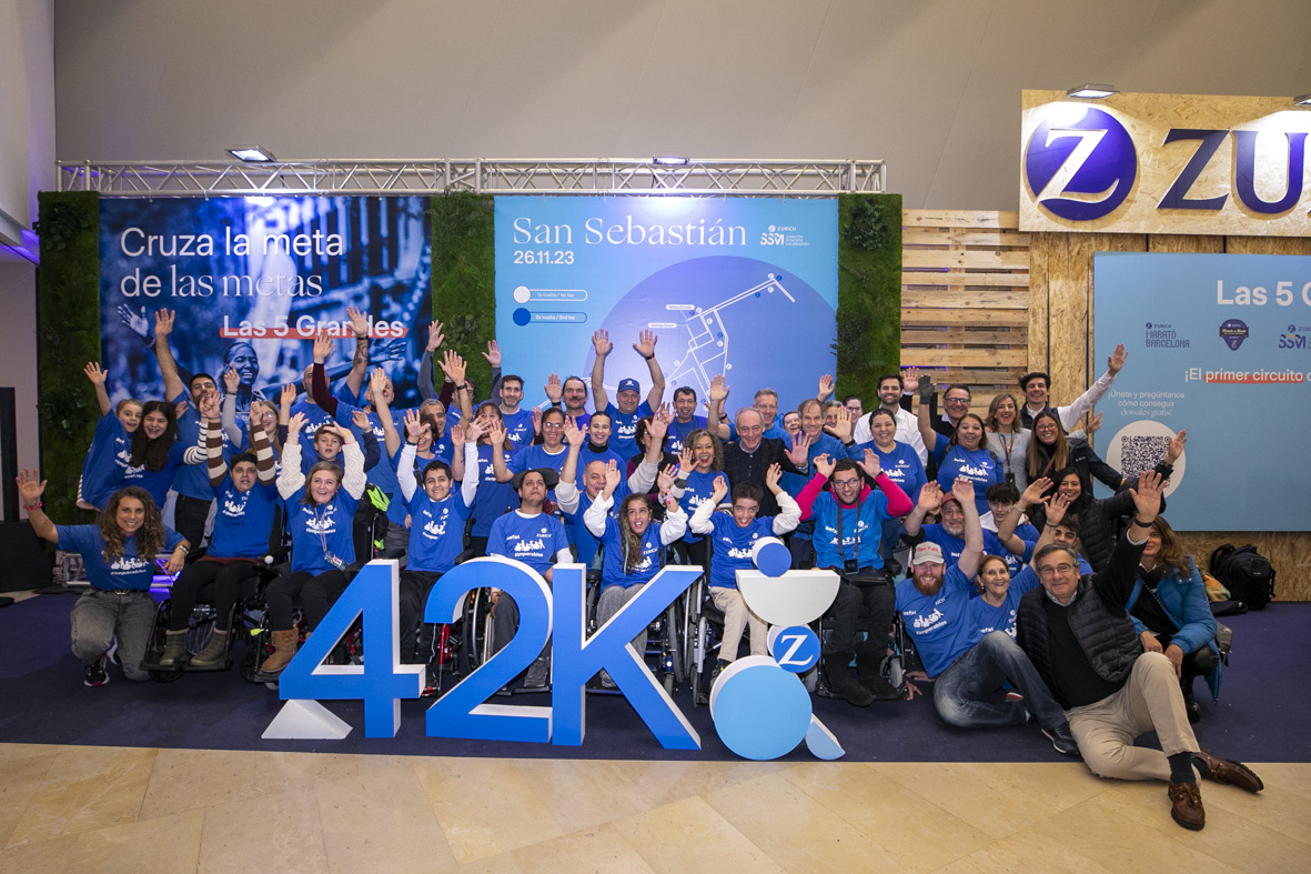 Equipo_Zurich_Aefat_en_feria_-_Maratón_San_Sebastián_2023_-_Foto_Xavier_dArquer.jpg