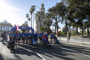 2_EQUIPO_ZURICH_AEFAT_EN_MARATÓN_SEVILLA_2024_-_Fotos_Xavier_dArquer.jpg