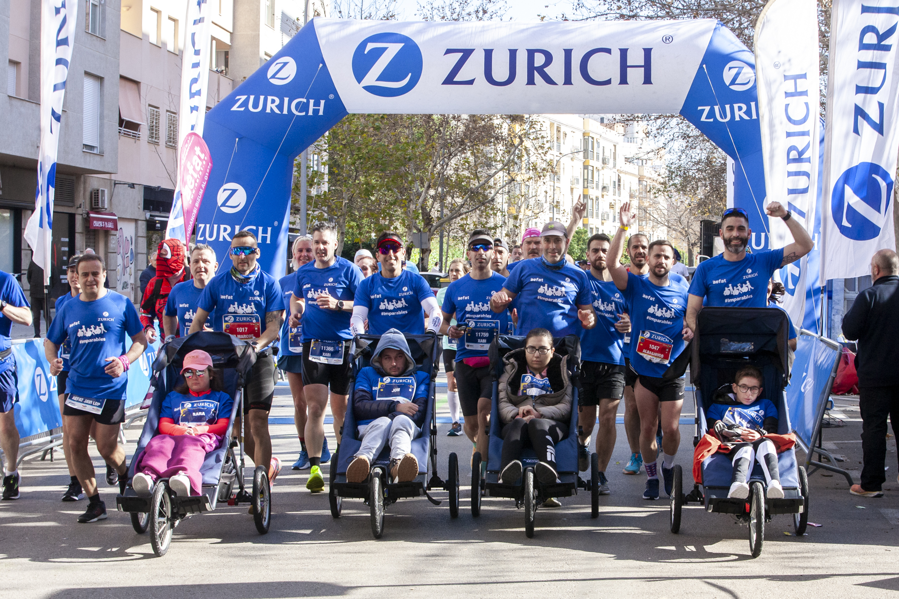 3_EQUIPO_ZURICH_AEFAT_EN_MARATÓN_SEVILLA_2024_-_Fotos_Xavier_dArquer.jpg