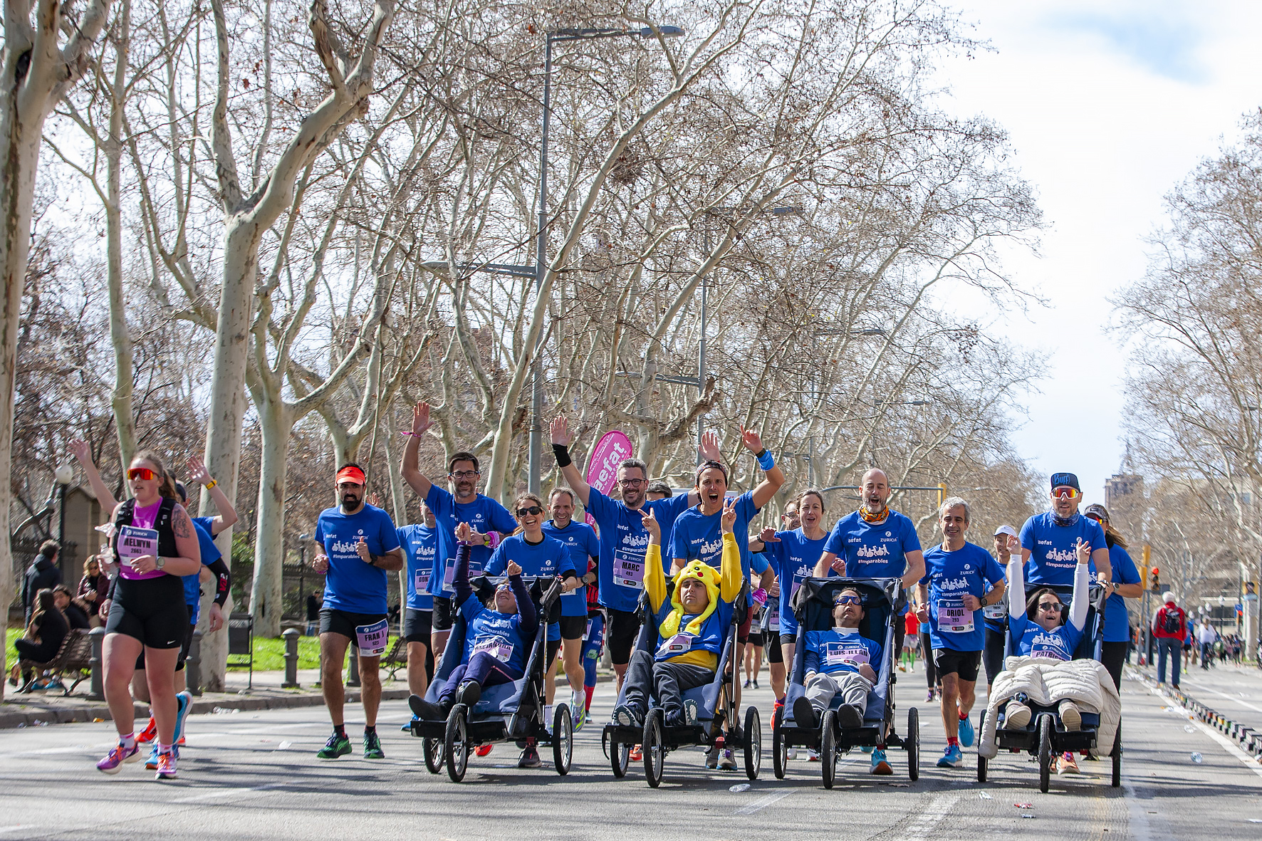 Equipo_Zurich_Aefat_en_Marató_Barcelona_2024_Foto_Xavier_dArquer_5.jpg