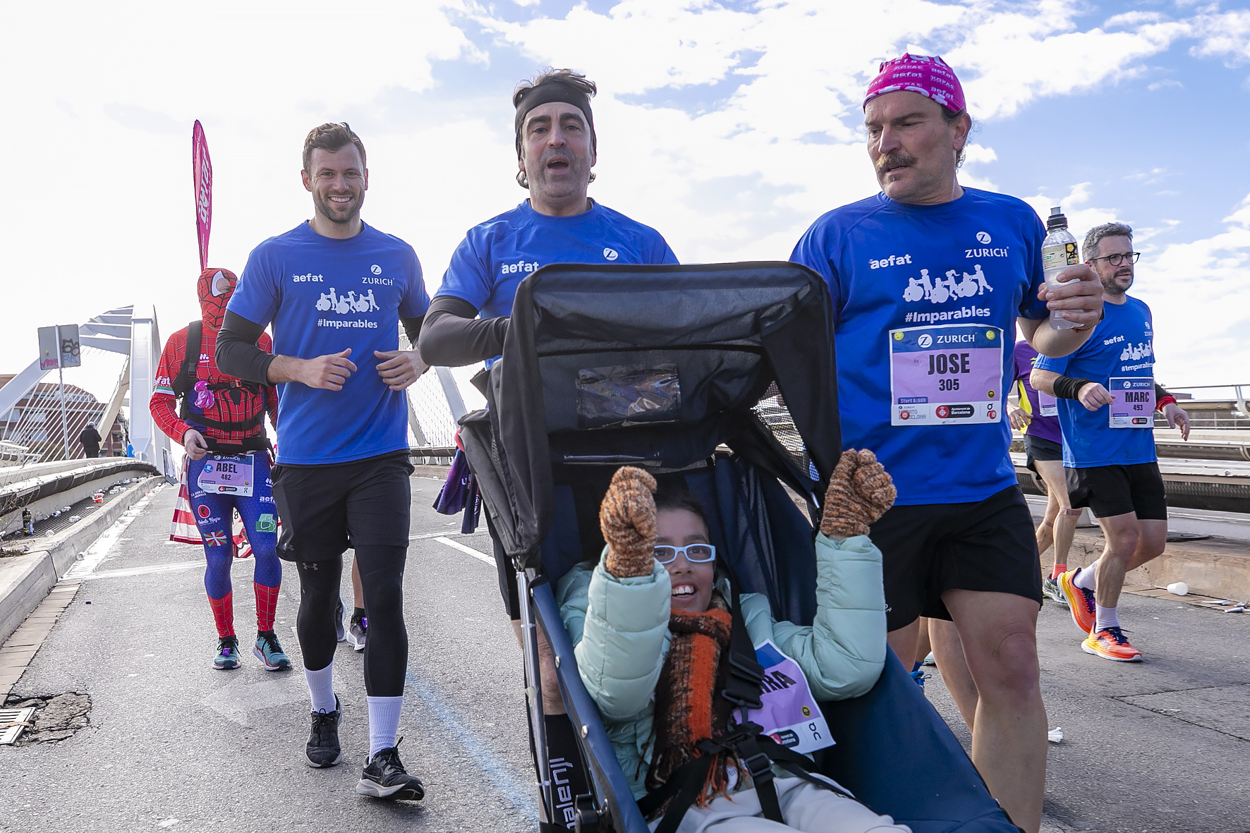 Equipo_Zurich_Aefat_en_Marató_Barcelona_2024_Foto_Xavier_dArquer_6.jpg
