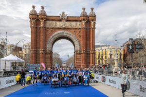 Equipo_Zurich_Aefat_en_Marató_Barcelona_2024_Foto_Xavier_dArquer_9.jpg