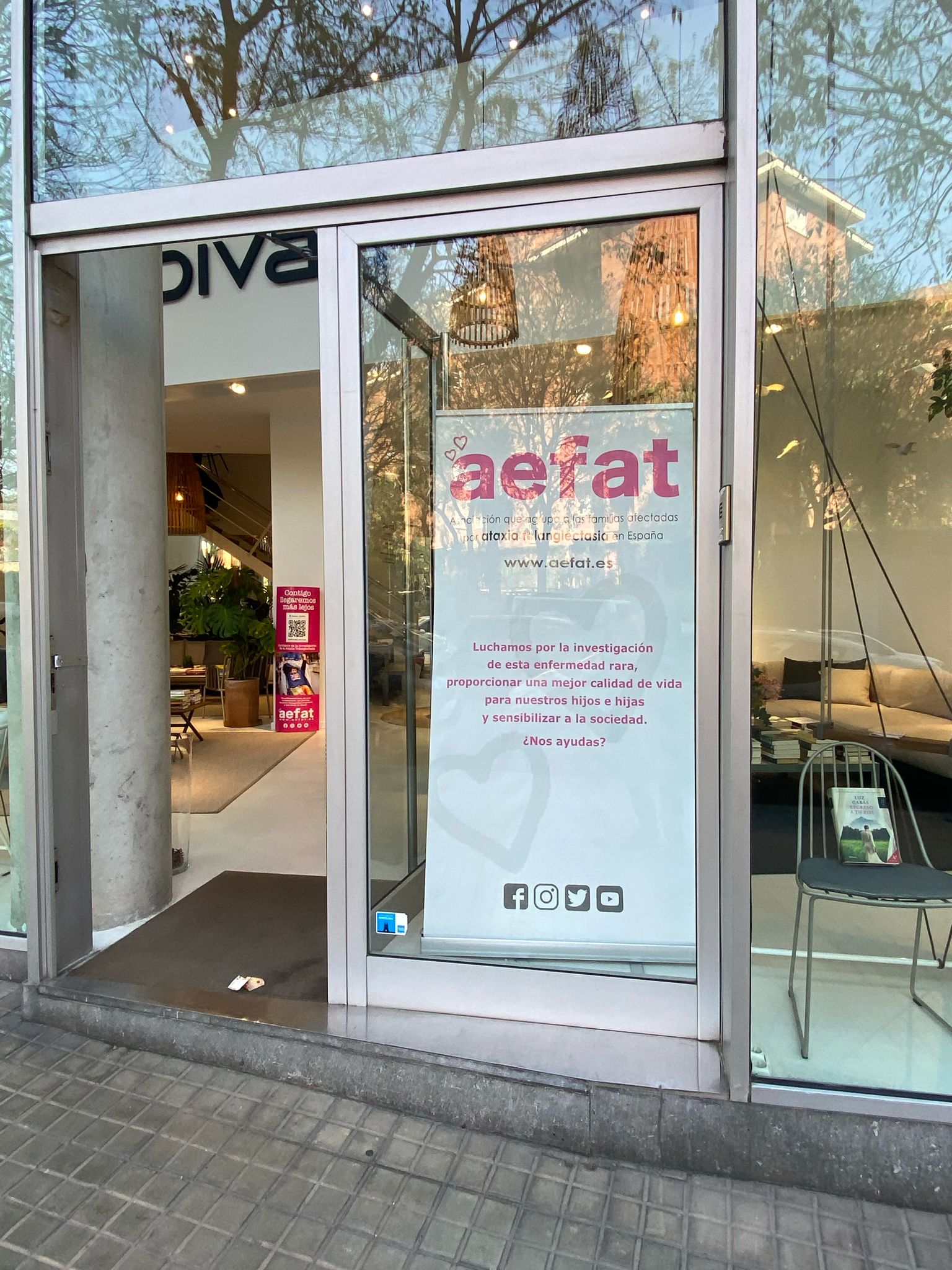 Puerta_Bivaq_Barcelona_Pre_Sant_Jordi_Solidario_Aefat.JPG