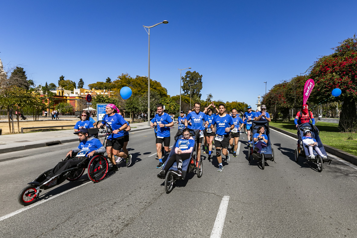 Corredores_de_Huesca_Equipo_Zurich_Aefat_en_Maratón_Sevilla_2025_Foto_Xavier_dArquer_4.jpg