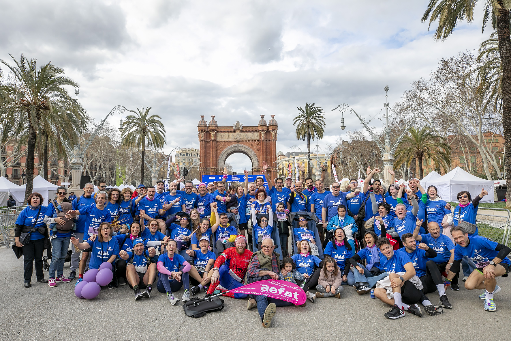 Equipo Zurich Aefat en Marató Barcelona 2024 Foto Xavier dArquer 10
