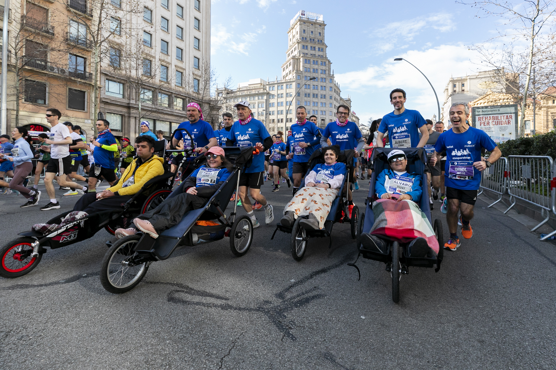 Equipo Zurich Aefat en Marató Barcelona 2025 Foto Xavier dArquer 2 2