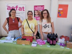 Leticia, Nuria y Mónica en el mercadillo solidario de la Ikastola Arantzabela 1